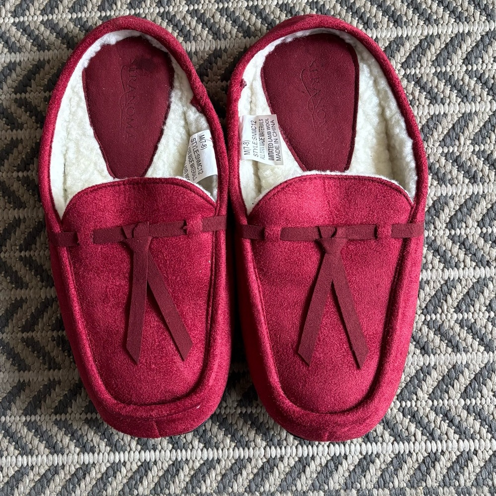 EC Cozy Red Women’s  Slippers these run small says 7-8 but more like 6-7